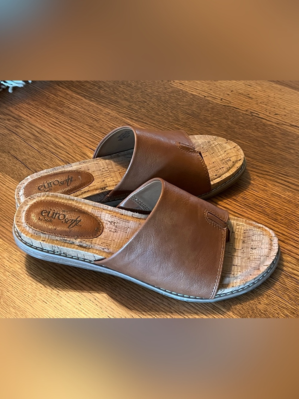 Women’s EuroSoft slide sandals SZ 9